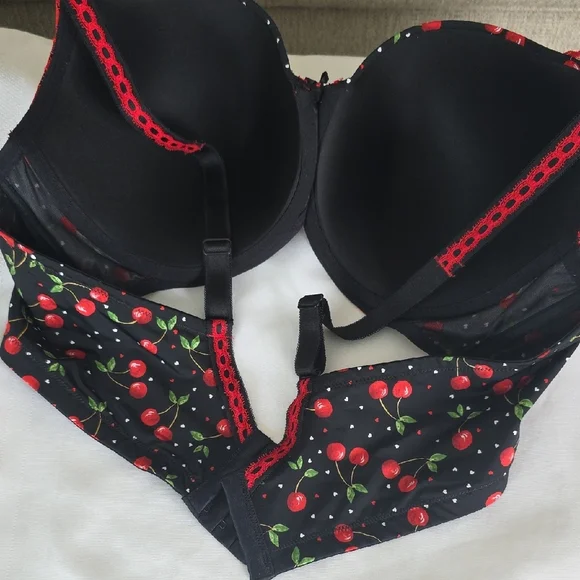 Torrid Red Lace and Black With Cherrirs Print Underwire Bra 46C - Picture 8 of 8